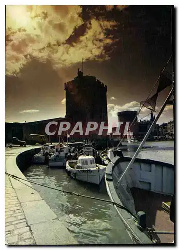Moderne Karte La Rochelle Charente Maritimes Clarte du soir sur l'entree du port la tour Saint Nicolas et la t
