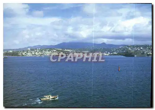 Cartes postales moderne Martinique Fort de France Vue sur la ville de la mer