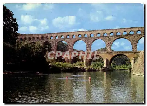 Cartes postales moderne Le Pont du Gard Construit sur l'ordre d'Agrippa vers l'an 19 avant J C pour alimenter Nimes en e