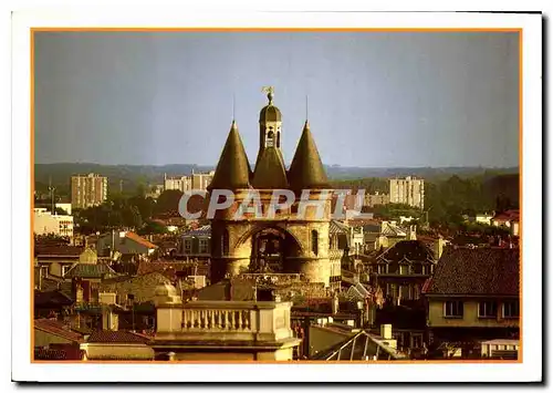 Cartes postales moderne Bordeaux La Porte de la Grosse Cloche emergeant des toits