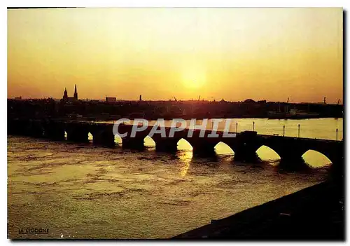 Cartes postales moderne Bordeaux Coucher de Soleil et le Pont de Pierre