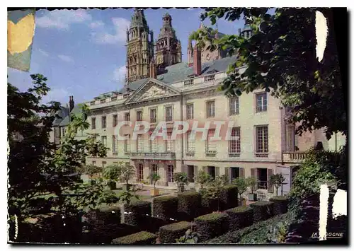 Cartes postales moderne Tours Le Musee des Beaux Arts et les Tours de la Cathedrale Saint Gatien