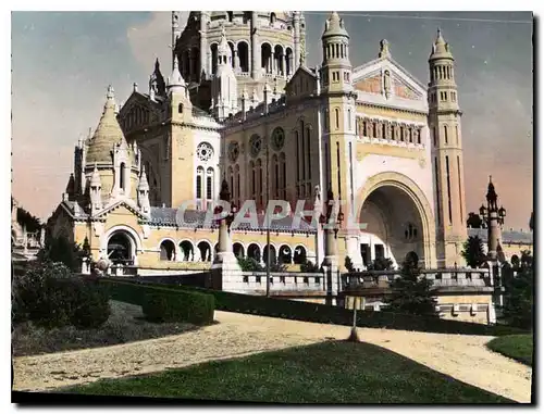 Cartes postales moderne La Basilique de Lisieux Vue d'ensemble