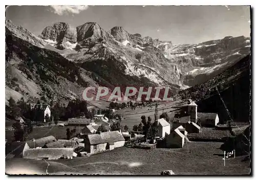 Cartes postales moderne Cirque de Gavarnie Le Village Massif du Marbore