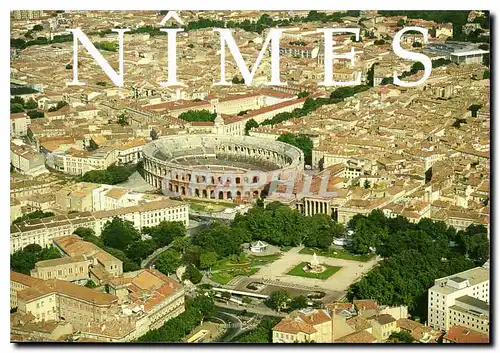 Cartes postales moderne Nimes Les Arenes et les Jardins de Esplanade