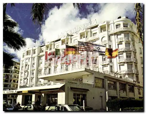 Cartes postales moderne Cannes Alpes Martimes Sur la Croisette l'Hotel Martinez