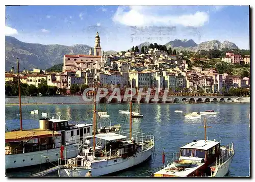 Cartes postales moderne Les Sites Merveilleux de la Cote d'Azur Menton La Vieille Ville vue du Port  Bateaux