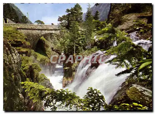 Cartes postales moderne Les Pyrenees Cauterets Pont d'Espagne et Cascade