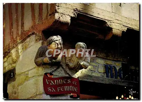 Cartes postales moderne La Bretagne en Couleurs Vannes Vannes et sa femme surla place Valencia