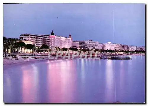 Cartes postales moderne Cannes Alpes Maritimes La Croisette le soir