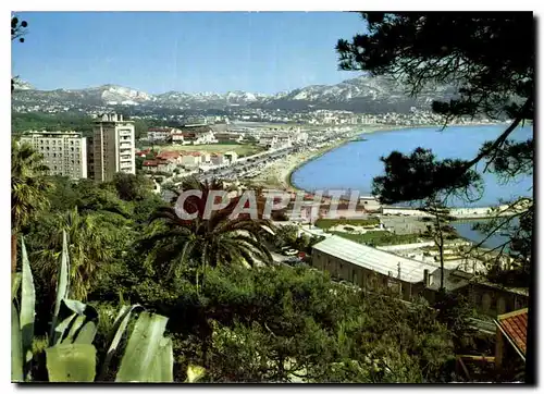 Cartes postales moderne Marseille Promenade de la corniche a travers les Pins vue generale de la Plage