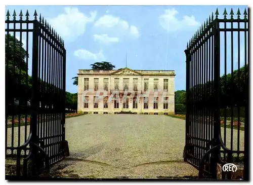 Cartes postales moderne Les Chateaux en berry Bouges Indre le Chateau Construit en 1762 la Cour d'Honneur