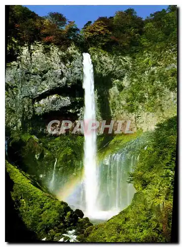 Cartes postales moderne The well known Kegon Fall side by side with the Toshogu Shrine drops water from the height of 10
