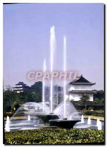 Cartes postales moderne La fontaine commemorative du Mariage du Prince avec le Palais imperail a l'Arriere Plan a Tokio