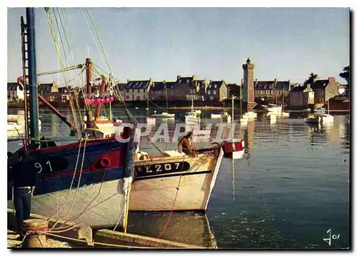 Cartes postales moderne La Bretagne en couleurs Roscoff Finistere le fond du port et le phare