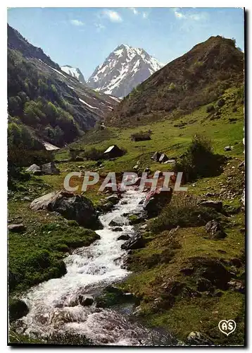 Cartes postales moderne En Parcourant les Pyrenees le Pic du Midi de Bigorre