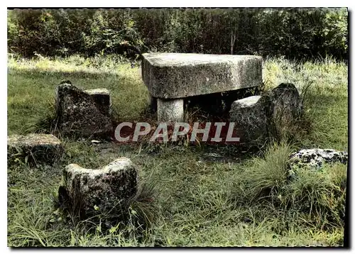 Cartes postales moderne St Amand Montrond Cher Pierre des 3 Seigneurs