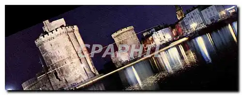 Cartes postales moderne La Rochelle L'Entree du Port illuminee