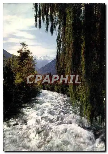 Cartes postales moderne Luchon La Reine des Pyrenees La Pique au fond le Massif de Venasque