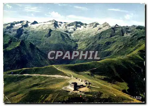 Cartes postales moderne Superbagneres Le Grand Hotel et le Massif des Crabioules Vallee du Lys