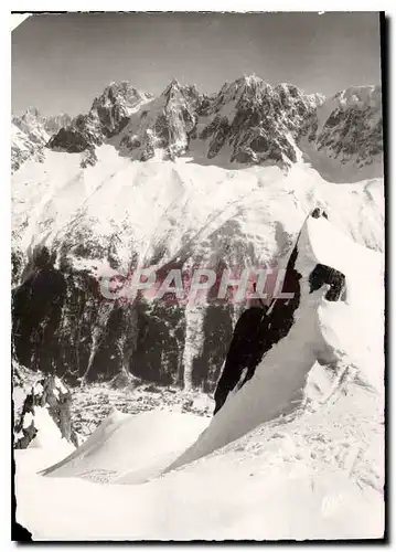 Cartes postales moderne Chamonix Mont Blanc en hiver piste du brevent passage de la Breche au fond les Aiguilles de Cham