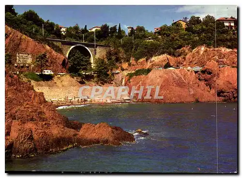 Cartes postales moderne La Corniche d'Or entre le Travas et Saint Raphael une Calanque aux Rochers Rouges et sa Plage