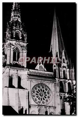 Cartes postales moderne Chartres la Cathedrale Illuminee la facade