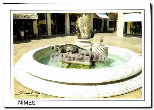 Cartes postales moderne Nimes la Fontaine de la Place du Marche sculpture de Martial Raysse