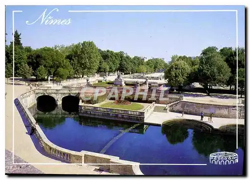 Cartes postales moderne Le Languedoc Nimes Le Jardin de la fontaine et la source au primier plan