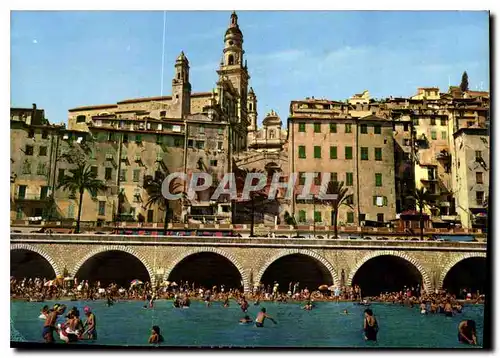 Cartes postales moderne La Cote d'Azur Menton la vieille ville Plage des Sabletes et Eglise St Michel