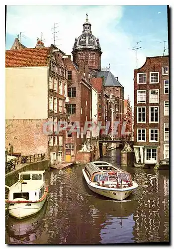 Cartes postales moderne Amsterdam Holland la Pittoresque Oudezijds Kolk relletant la siluette de l'eglise du St Nicolas
