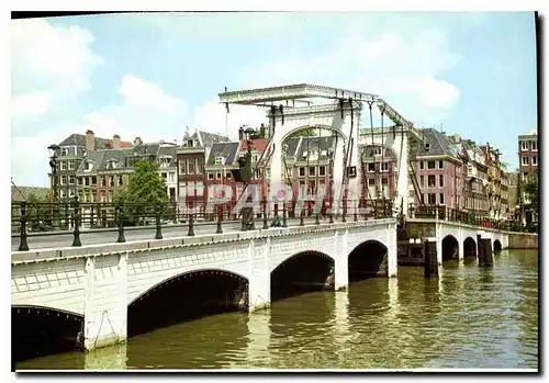 Cartes postales moderne Amsterdam Holland Amsterdam a plus de 800 ponts Voici le plus fameux d'entre eux De Magere Brug