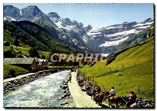 Cartes postales moderne Gavarnie Le Cirque le Gave et la Chaumiere