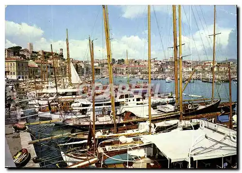 Moderne Karte Cannes AM Le Quai St Pierre et le Suquet Un coin du Port