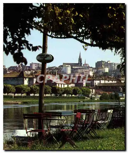 Cartes postales moderne Angouleme Les Bords de la Charente au fond la Ville