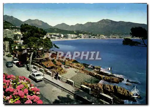 Cartes postales moderne La Cote d'Azur Le Cap Martin Le Pirate Dans le fond Menton