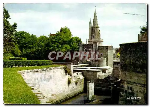 Moderne Karte La Rochelle Charente Marit La Porte des Deux Moulins Au fond la Tour de la Lanterne