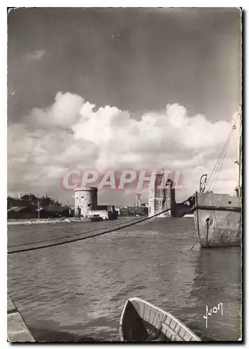 Cartes postales moderne La Rochelle L'Entree du Port Les Tours de la Chaine et St Nicolas