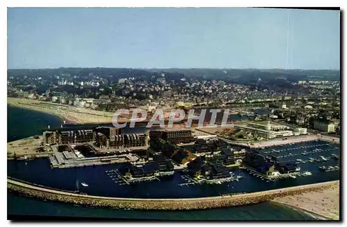 Cartes postales moderne La Cote Fleurie Deauville Calvados La Plage fleurie vue generale des Marinas