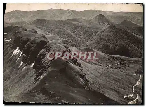 Cartes postales moderne Au sommet du Puy Mary Panorama sur le Puy Griou