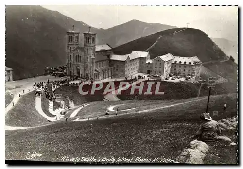 Cartes postales moderne ND de la Salette a droite le Mont Planeau