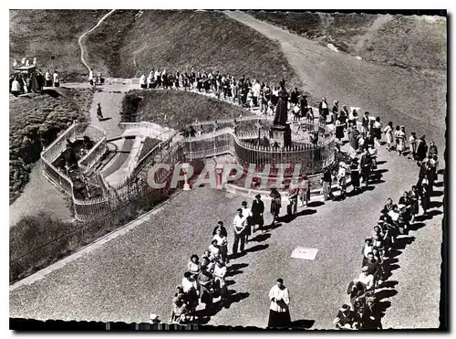 Cartes postales moderne Pelerinage de Notre Dame de la Salette Retour de procession dans la Pleine Lumiere de Juillet