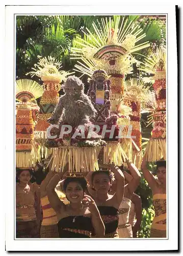 Cartes postales moderne Bali Women offering Bearers le desir de se concilier les graces divines pousse les femmes balina