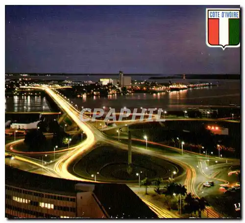 Cartes postales moderne Republique de la Cote d'Ivoire Abidjan vue de nuit