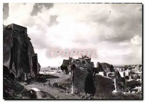 Moderne Karte Les Baux Bouches du Rhone Ruines du Chateau feodal a gauche tour Paravelle au centre chapelle St