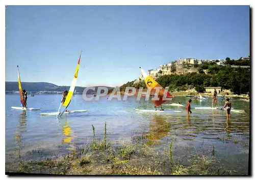 Cartes postales moderne Ste Croix du Verdon vue generale avec les Planches a Voile sur le Lac Artificiel