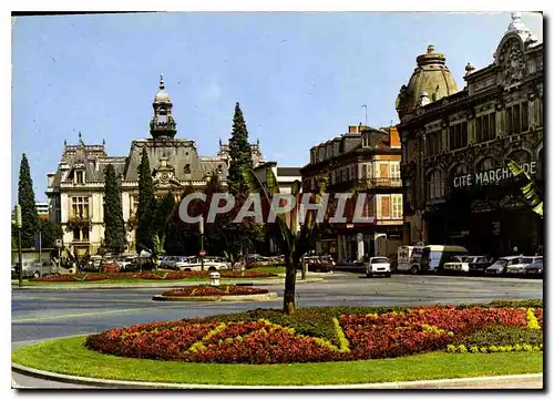 Cartes postales moderne Vichy Hotel de ville et Place de la Poste