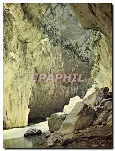 Cartes postales moderne Gorges du Verdon Alpes de Haute Provence Par fond sous 400 metres de Falaises