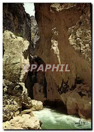 Cartes postales moderne Les Gorges Pittoresque du Verdon dans le fond des Gorges le Verdon a l'entree de l'Imbut