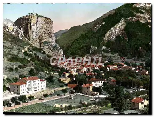 Cartes postales moderne Castellane Bosses Alpes la ville dominee par le Roc sur lequel est juchee Notre Dame du Roc au p